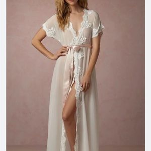 NWT ANTHROPOLOGIE homebodii robe. Bag included.
